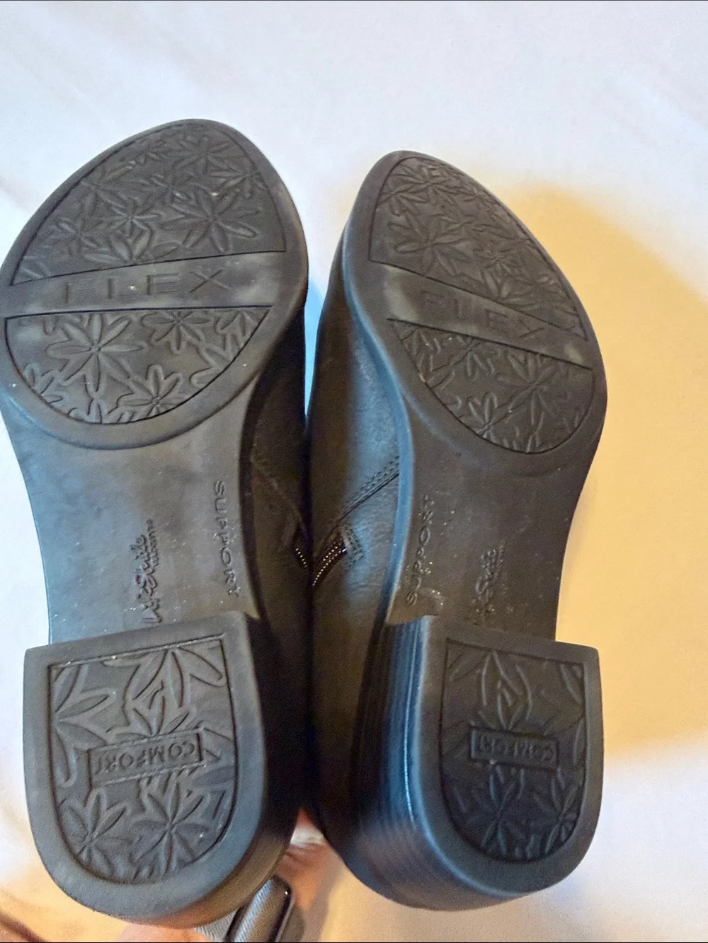 Life Stride Black Leather Low Heel Ankle Booties Shooties Women's Size 8.5